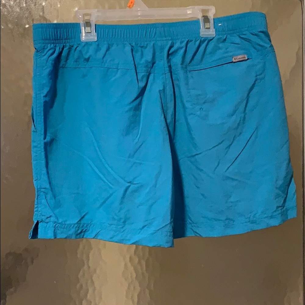 L blue Columbia shorts. No tag/never worn